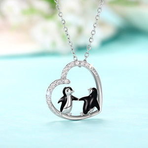 Colgante de Corazón de Pingüino en Plata 925 con Baño de Rodio y Cristales de Estrás, Amuleto Temático, Joyería Unisex para Regalo - Product Image 1