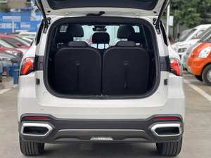 Geely Haoyue L 2.0TD Edición Premium DCT <span class=keywords><strong>2023</strong></span> |   Asientos de Cuero, Pantalla Táctil de 14.6 Pulgadas |   SUV de 7 Asientos con Volante a la Izquierda y Tracción Delantera en Existencia - Product Image 4