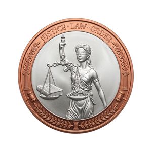 Moneta Commemorativa in Rame Puro 999 da 1 oz con Lady Justice, Bilancia della Legge, Revolver e Libro, Regalo per Professionisti del <span class=keywords><strong>Diritto</strong></span> - Product Image 1