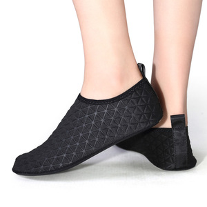 Chaussures de plage d'été pour hommes et femmes, antidérapantes, résistantes aux coupures, effet pieds nus, séchage rapide, en caoutchouc EVA, pour la <span class=keywords><strong>plongée</strong></span>, le snorkeling et la natation - Product Image 1