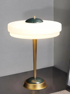 Lampe de chevet <span class=keywords><strong>LED</strong></span> en fer minimaliste postmoderne pour chambres à coucher ; Lampe de table design nordique pour villas, showrooms et bureaux - Product Image 3