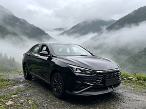 Nouvelles voitures à vendre Dongfeng Fengshen Yixuan 2026 1.5L Berline de luxe automatique avec un look sportif et un excellent rapport qualité-prix - Product Image 1