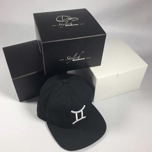 Scatola Economica Nera Personalizzata con Logo per Cappelli Snapback - Product Image 2