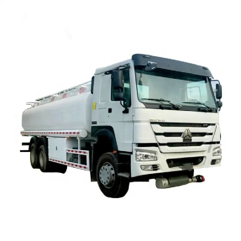 Chine célèbre marque Howo 6x4 10 pneus de roue 20 Cbm bitume aluminium boîte en acier Transport de l'eau pétrolier réservoir de carburant camion à vendre
