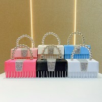 Nouvelle Pochette de Soirée Tendance en Soie avec Strass, Paillettes, Perles et Pompon, Mini Carrée, Portée Épaule ou Croisée