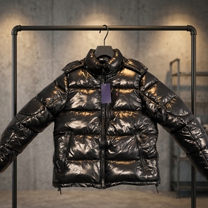 Giacca Puffer con Cappuccio Personalizzata Stile Lusso RLS, Nero Lucido, Calda e Imbottita per Uomo e Donna, per Attività all'Aperto - Product Image 5