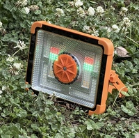 Solar-Flutlicht mit Bluetooth-Lautsprecher, 4000mAh Wiederaufladbar, Outdoor LED-Campinglampe, 3 Stufen, Rot-Blaue Stroboskop-Warnleuchte