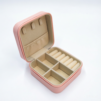 Boîte de rangement de bijoux de luxe en cuir PU, personnalisable (couleur et logo client), étui de voyage portable pour bijoux, 10x10x5cm