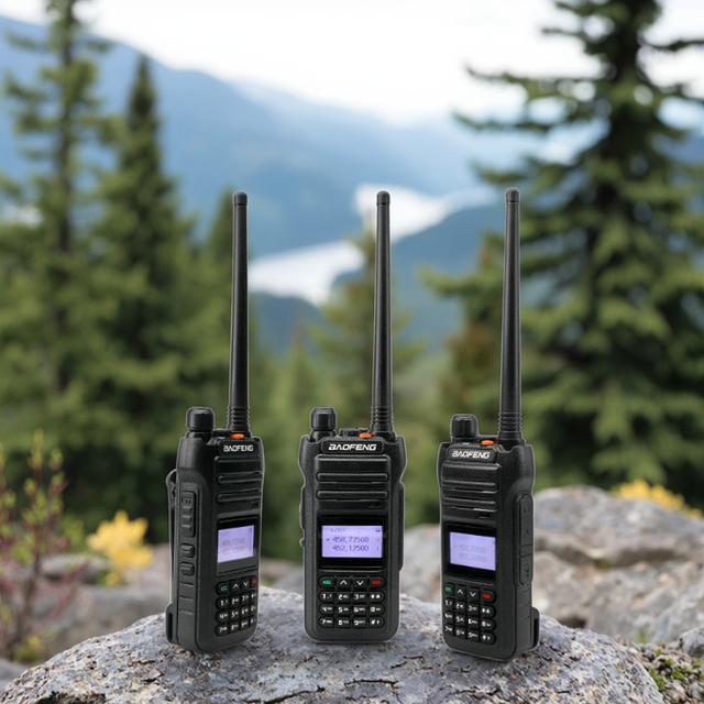High Power Dual Frequency 2-Channel Portable Transceiver Handheld Walkie Talkies for Professional Use with Output