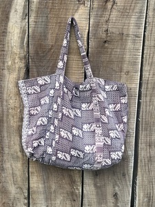 Sac fourre-tout bohème en tissu Kantha ethnique en coton, sac à bandoulière matelassé fait main, durable, réutilisable, pour le quotidien, les courses, les voyages, la plage - Product Image 1