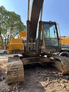 Excavadora de cadenas Volvo EC240 usada, 24 toneladas, 120 kW de potencia, capacidad de cazo de 1.32 m, precio competitivo, bomba no disponible para informe. - Product Image 5