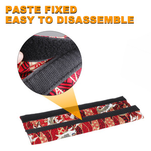 Coussin de ceinture de sécurité de style japonais, housse en tissu rouge et noir, facile à installer et à retirer, pour la protection des ceintures de sécurité des véhicules - Product Image 1