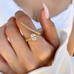 Anello Nuziale Regolabile a Quattro Punte per Donna, Elegante Gioiello da Sposa - Product Image 3