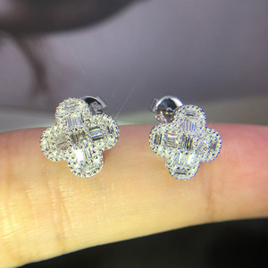 Orecchini a Quadrifoglio in Stile Coreano, Eleganti Orecchini a Perno con Zirconi per Donna, Gioielli Minimalisti per Uso Quotidiano - Product Image 2