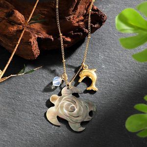 天然アワビシェルタートルフラワーペンダントネックレス18Kゴールドステンレス製イルカ貝殻 - Product Image 2