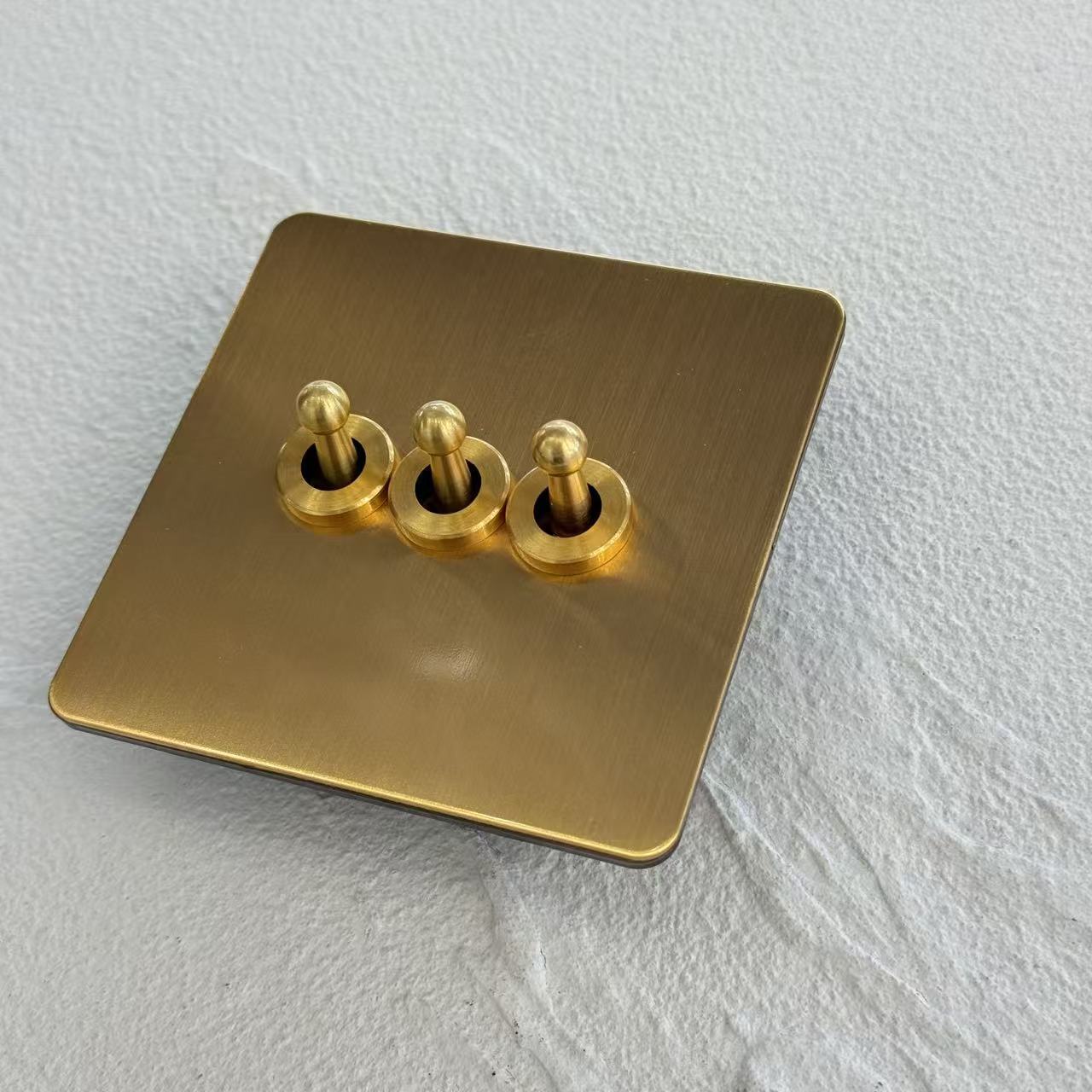 3 gang 2 way switch (toggle switch)
