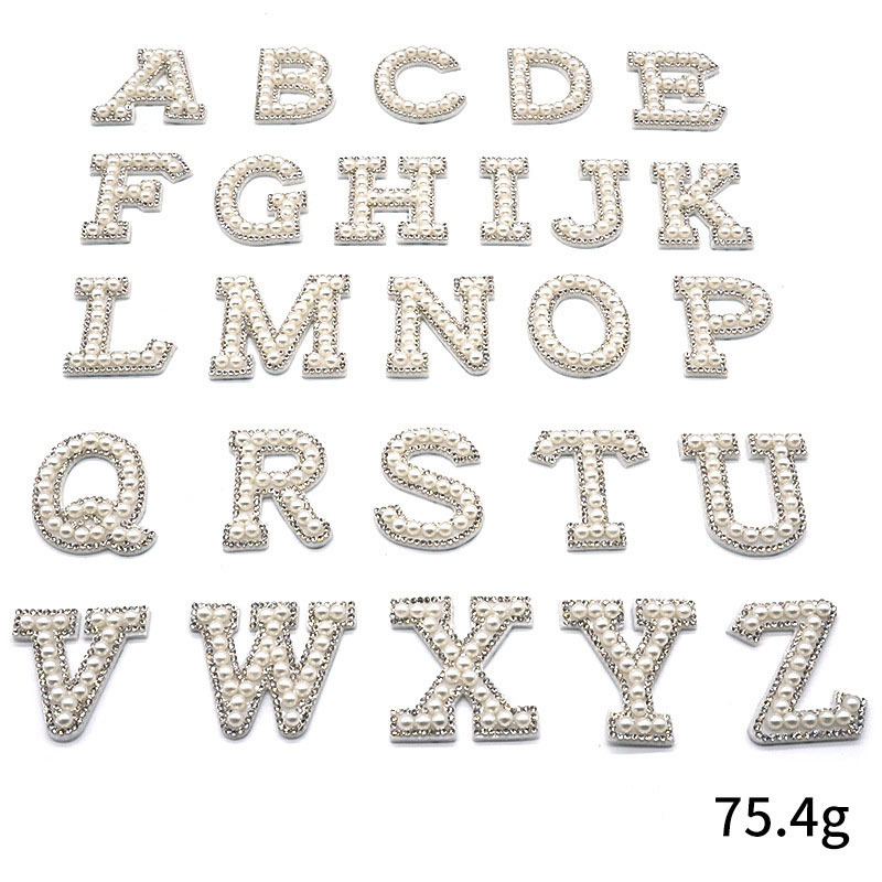 26 lettres de couleur blanche