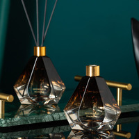 Ensemble Diffuseur à Roseaux en Verre de Luxe Personnalisé 100 ml avec Design Moderne, Parfum d'Ambiance de Marque Privée pour Mariage, Parfum en Boîte