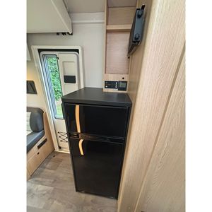 Sunlight Adventure T680 5 places, caravane de type autocar, intérieur noir, accessoires, transmission automatique, 165 ch - Product Image 4