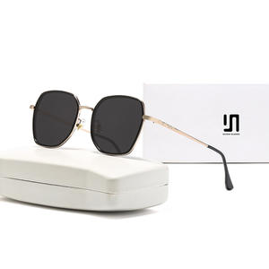 Gafas de Sol de Mujer Estilo Coreano, Montura Negra TR90, Lentes TAC con Protección UV400, Diseño Cuadrado Grande, Moda 2025 - Product Image 4