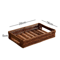Plateau de service en rotin, plateau décoratif tissé à la main, panier rectangulaire avec poignée pour servir des pâtisseries (26x18cm)
