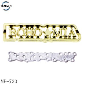 Accesorio de bolsa de placa de identificación de letras de Metal chapado en oro <span class=keywords><strong>y</strong></span> accesorios de mochila emblemas decorativos logotipos de aleación de Zinc en relieve para sombreros - Product Image 4