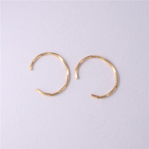 Bracelet en acier inoxydable plaqué or 18 carats sans ternissure avec design torsadé ouvert Viking pour femmes et hommes - Product Image 4