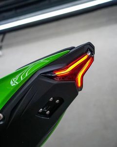 Luz Trasera Modificada para <span class=keywords><strong>Kawasaki</strong></span> ZX6R/<span class=keywords><strong>ZX4R</strong></span>/ZX10R con Intermitentes Integrados en Negro, Modelo Popular INS - Product Image 1