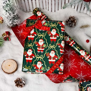 Rouleau de papier cadeau de Noël réversible 17 pouces x 33 pieds avec feuille d'or, motif Père Noël, cheminée et sapins de Noël - Product Image 2
