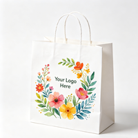 Sac en carton blanc imprimé sur mesure à haute blancheur pour les magasins de cosmétiques, les boutiques de vêtements et les emballages cadeaux de marques