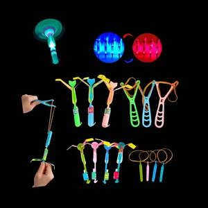 Lanceurs de fusée en forme de flèche, hélicoptère, vol, élastiques, hélicoptère, lumières Led, Parachute, jouet, scintillant, fête foncée, jeu en plein air, 1 pièce