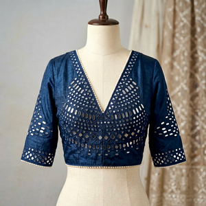 Elegante Top Corto de Satén Azul para Mujer, Cuello en V, Manga Tres Cuartos, Diseño Geométrico Calado, Adorno de Perlas, Blusa de Fiesta para Primavera/Verano - Product Image 1