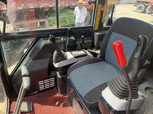 Excavadora Komatsu PC30 de Japón con Rendimiento Hidráulico Superior, Diseño de Cola Corta Flexible para Trabajos Urbanos en Espacios Reducidos - Product Image 6