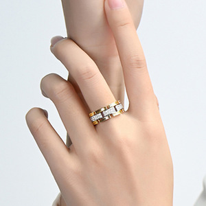 Anello con Diamante T0566 in Oro Giallo 18K Placcato, Diamanti Naturali Taglio Baguette, Unisex per Uso Quotidiano - Product Image 3