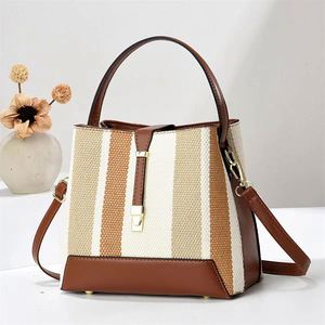 Fabricante de bolsos de hombro tipo cubo de gamuza de piel auténtica para mujer, personalizados al por mayor, OEM, retro de alta calidad - Product Image 2