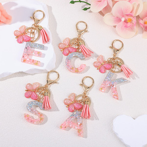 Llavero al por mayor con borla rosa, mariposa, copo de nieve de resina y letra inicial, para bolso, mochila, cartera, llavero con letra del alfabeto - Product Image 1