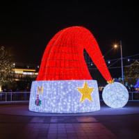 Schlüsselfertige Beleuchtungslösung für Außenbereich: Riesige Weihnachtsmann-Mütze Lichtstatue, Weihnachtsdekoration, Winterfest-Laternen