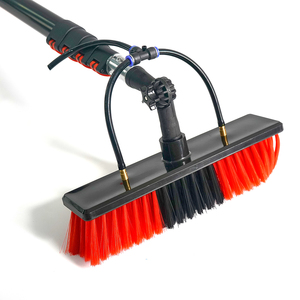 Kit <span class=keywords><strong>de</strong></span> nettoyage <span class=keywords><strong>de</strong></span> panneaux solaires et <span class=keywords><strong>de</strong></span> vitres avec perche télescopique, pulvérisateur/raclette, brosse en nylon écologique en aluminium, système d'alimentation en eau extérieur - Product Image 3