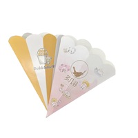 Vente en gros à prix réduit Emballage triangulaire en papier biodégradable avec logo imprimé personnalisé Boîte à emporter en forme de cône gaufré