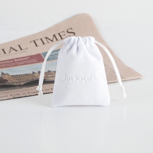 Bolsas de Terciopelo Blancas de Alta Gama al por Mayor de 7x9 cm, Bolsitas de Viaje para Joyería, Bolsas de Regalo con Cordón - Product Image 1