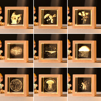 Veilleuse Astronaute en Cristal - Lampe LED Lumineuse Carrée pour Chevet et Bureau, Décoration Intérieure sur le Thème Spatial, Cadeau Souvenir