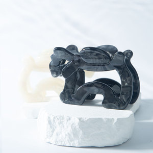 Pince à cheveux en acétate en forme de chiot, blanche et noire, pour femmes, usage quotidien - Product Image 4