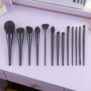Ensemble de pinceaux de <span class=keywords><strong>maquillage</strong></span> professionnels à toucher doux pour un estompage uniforme, un couvrant lisse et un résultat de <span class=keywords><strong>teint</strong></span> parfait. - Product Image 1