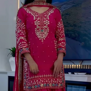 Costume ethnique Sharara avec haut brodé fantaisie et paillettes comprenant Dupatta pour des occasions spéciales - Product Image 1