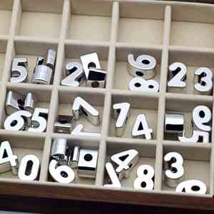 Wholesale 0-9 Silver <b>Large</b> Acrylic <b>Beads</b> Casual Number Buckle DIY Bag Handmade Beaded Keychain Pendant Making English Alphabet - Product Image 1