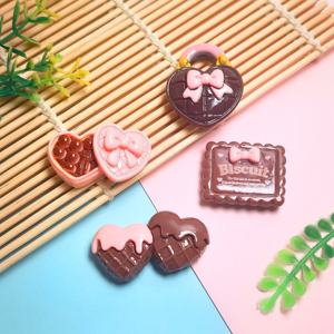 Graziosi Ciondoli in Resina a Forma di Cioccolatini e Biscotti per San Valentino, per Creazioni Fai-da-Te, Slime e Decorazioni per Cover Telefoniche - Product Image 2