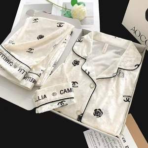 <span class=keywords><strong>Pigiama</strong></span> da <span class=keywords><strong>Donna</strong></span> di Lusso Autunno Inverno Nuovo Cardigan in Velluto Dorato a Maniche Lunghe Set Abbigliamento da Casa Floreale <span class=keywords><strong>Taglie</strong></span> Forti - Product Image 6