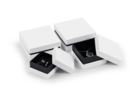 Boîte-cadeau de luxe pour bijoux avec logo personnalisé, doublure en éponge, matériaux recyclés, emballage pour collier, bague, bracelet, carton rigide blanc