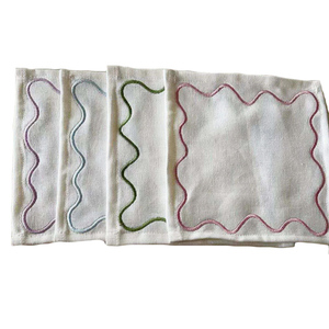 Set de table brodé alphabet en lin vert, bordure de serviette en lin 100% lin, garniture dorée, fait main, style européen moderne, 60x60cm, personnalisable - Product Image 6