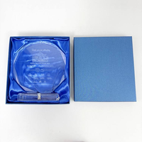 Trophée personnalisé en cristal en forme d'octogone avec base lumineuse multicolore